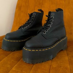 Dr. Martens Jadon Platform Max Size 5 NEW